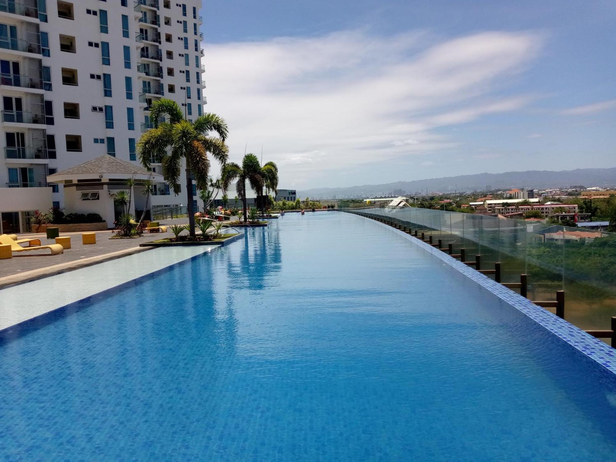 Punta Engaño Mactan Newtown 8 Boulevard Deluxe מראה חיצוני תמונה