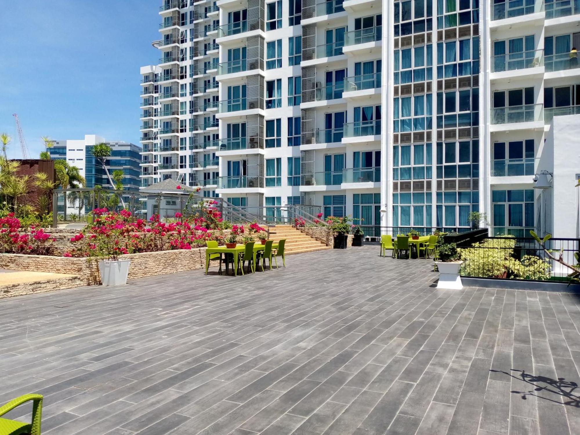 Punta Engaño Mactan Newtown 8 Boulevard Deluxe מראה חיצוני תמונה