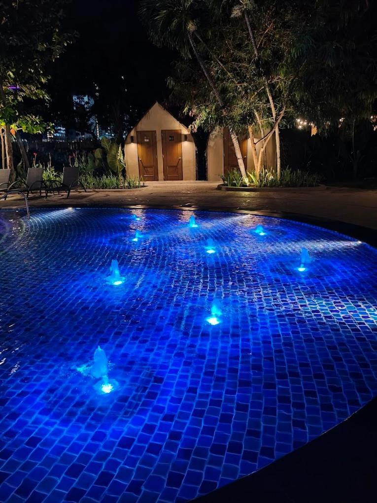 Punta Engaño Mactan Newtown 8 Boulevard Deluxe מראה חיצוני תמונה