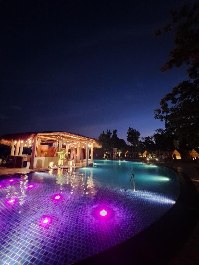 Punta Engaño Mactan Newtown 8 Boulevard Deluxe מראה חיצוני תמונה